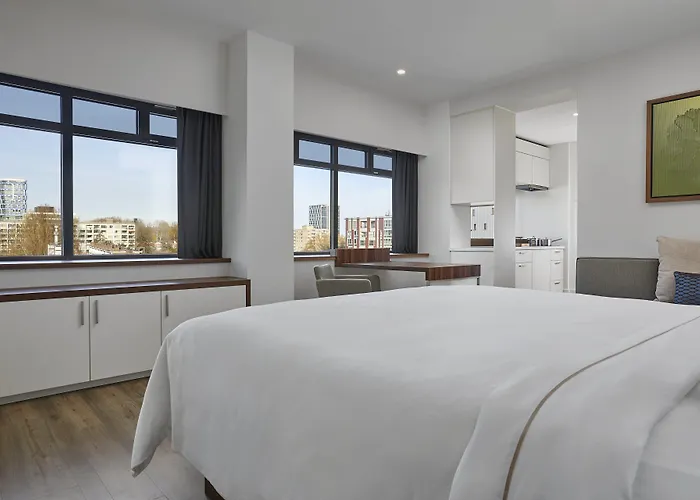 Ξενοδοχείο Element 4*