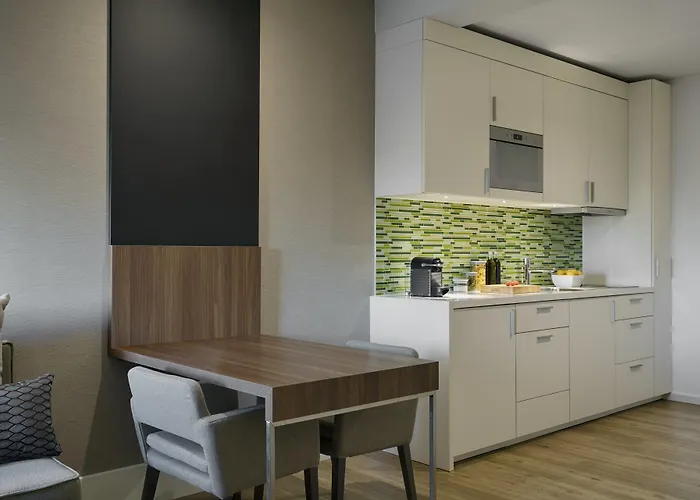 Ξενοδοχείο Element 4*